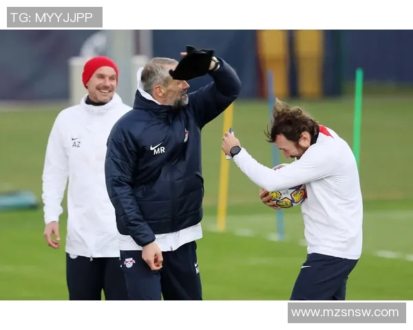 当红足球球星退役后街头摊煎饼吸引球迷围观引发热议